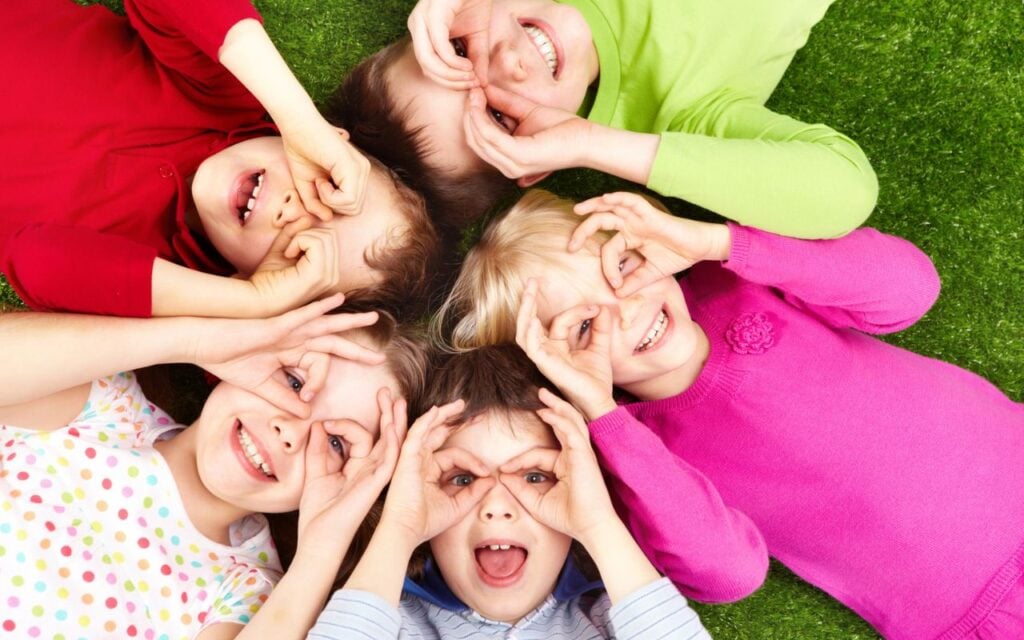 kids making silly faces